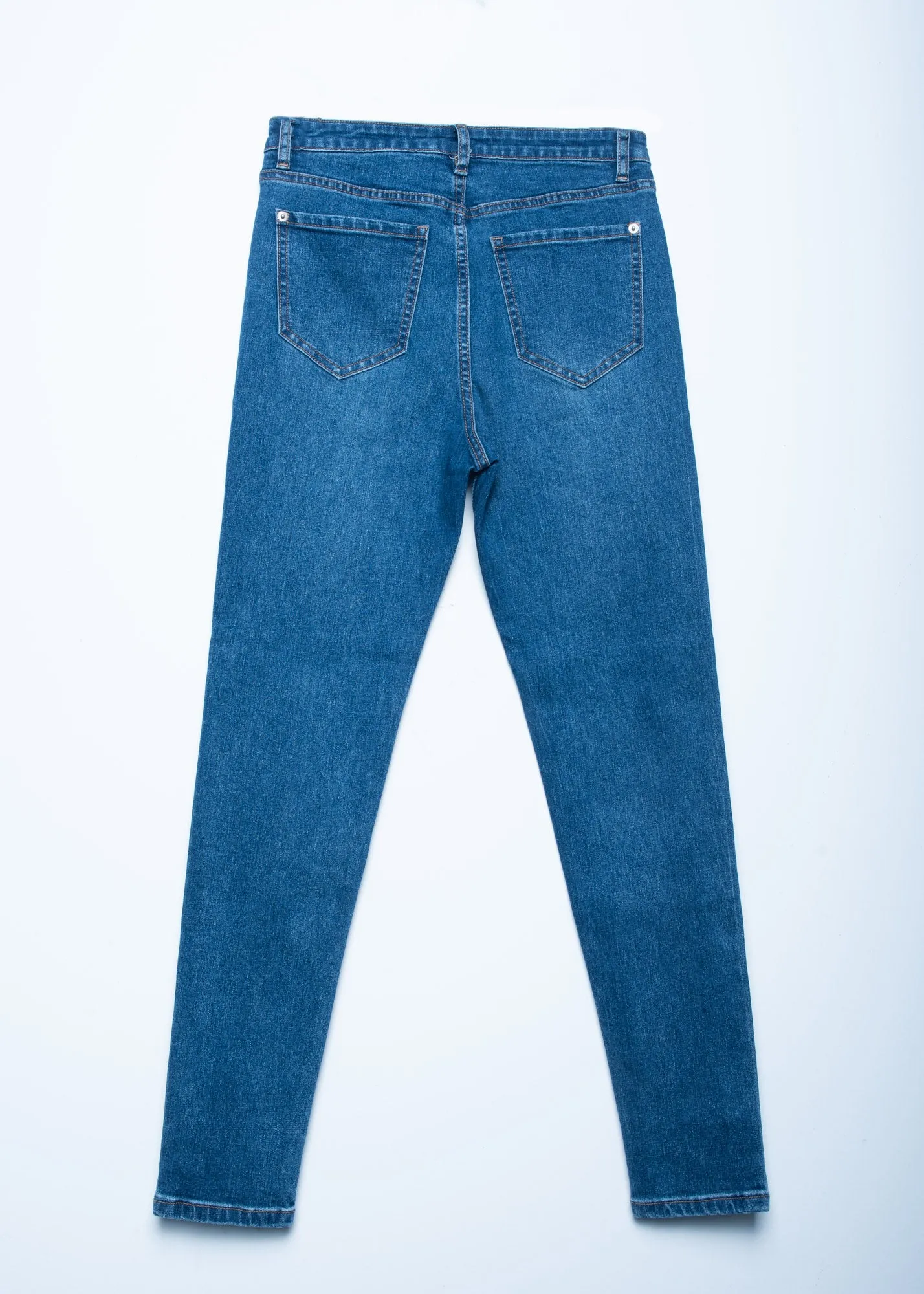 Jeans scolpito a vita alta