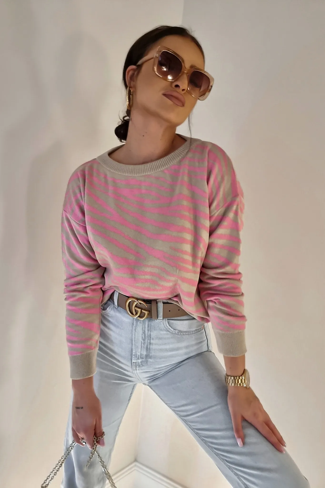 Maglione oversize a stampa bicolore beige e rosa con collo e polsini alti a coste