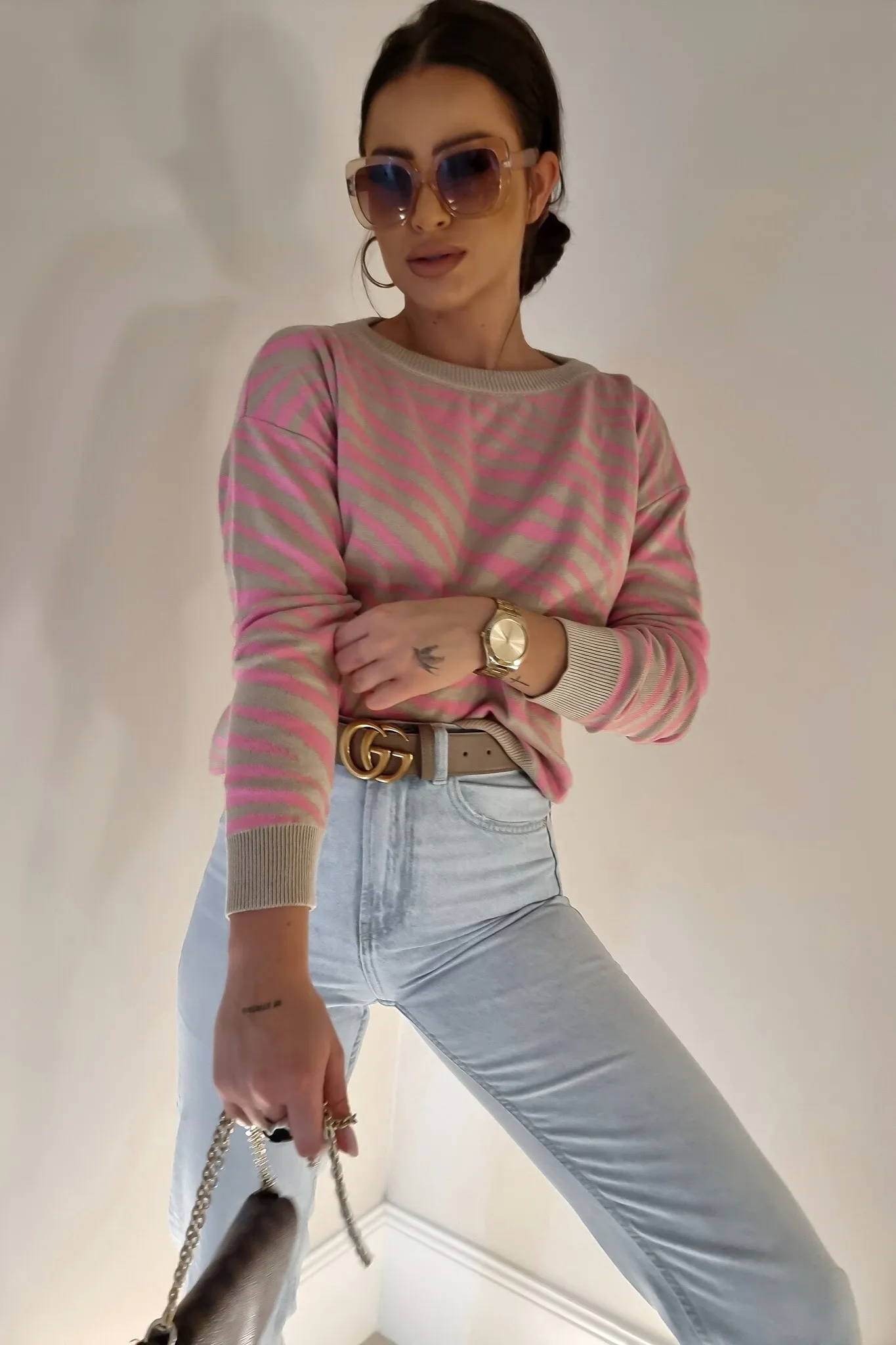 Maglione oversize a stampa bicolore beige e rosa con collo e polsini alti a coste